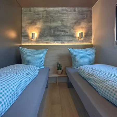 Vakantiehuis Feriendorf Seeblick Chalet With Sauna And Hot Tub